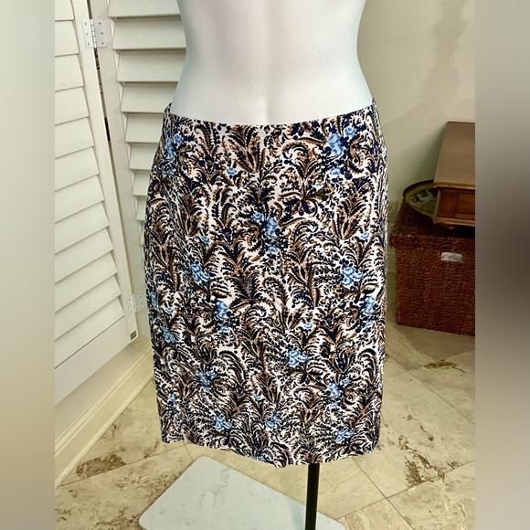 NWOT ANN TAYLOR Slim Skirt w/ Kick Pleat  Size 6  Love the Print! - Picture 1 of 7